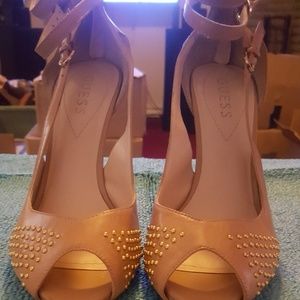 Woman size 71/2 shoe Guess